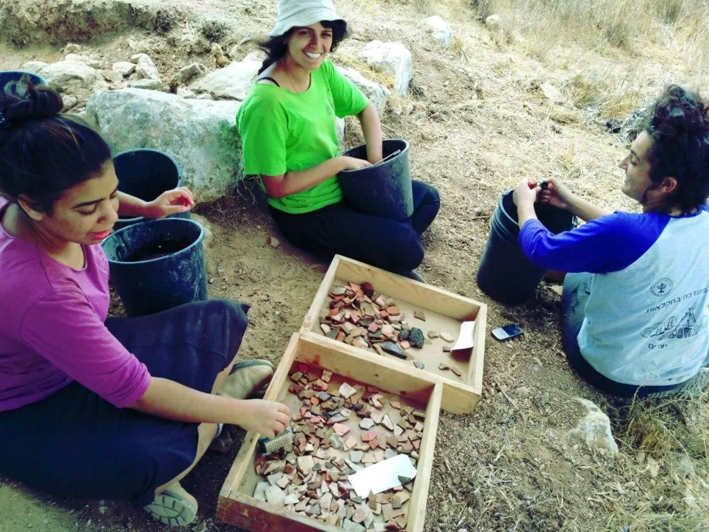 חפירות ארכיאולוגיות של סטודנטים מהמכללה האקדמית הרצוג