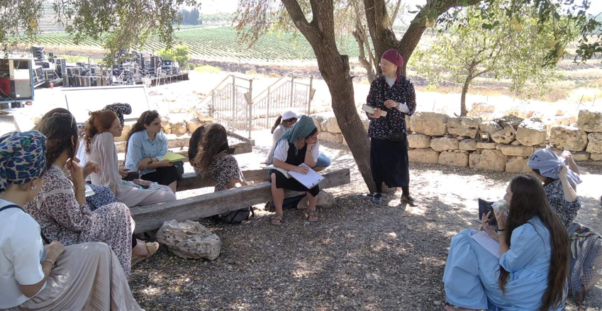 סיור של סטודנטיות לתורה במכללה האקדמית הרצוג